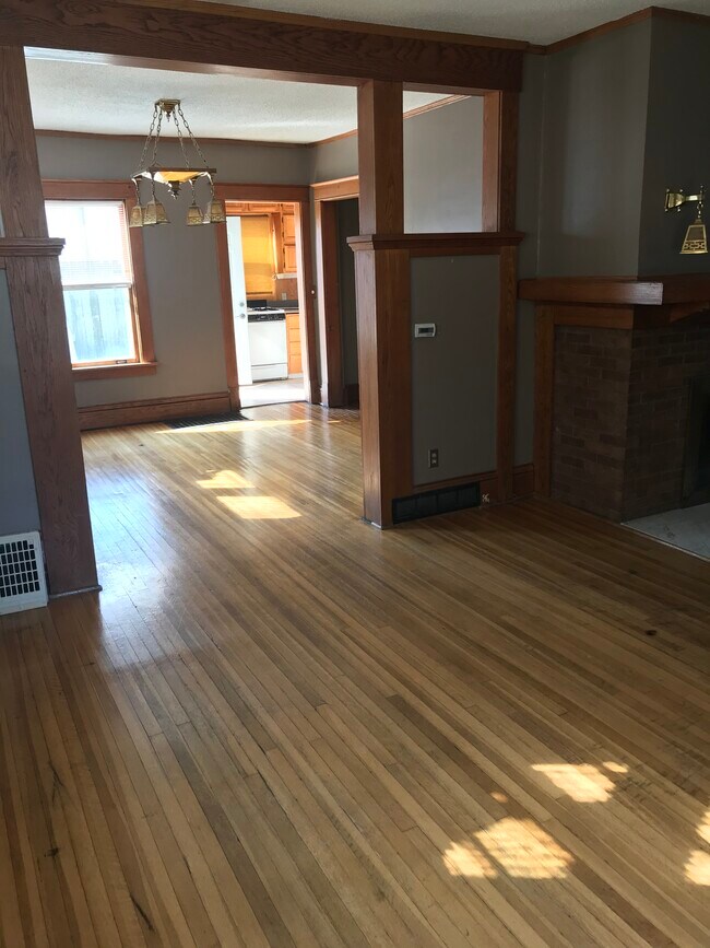 Foto del edificio - 3304 Crescent Dr