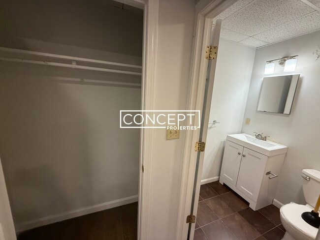 Foto del edificio - 77 Park Dr