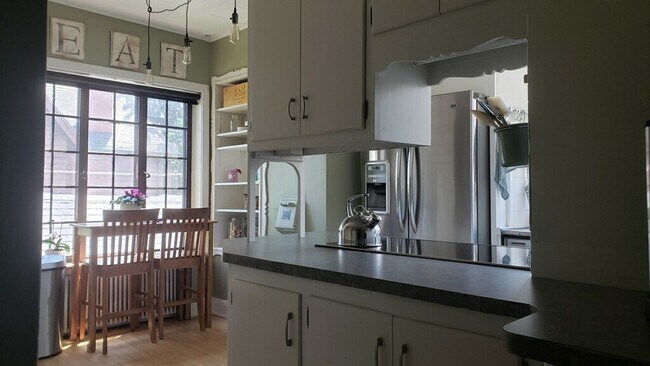 KIT - 2574 N Terrace Ave