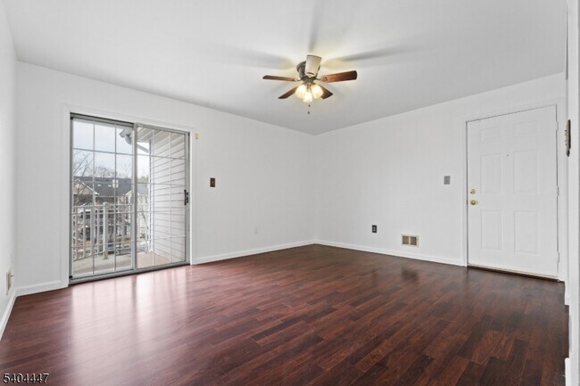 Foto del edificio - 12 Kingston Run