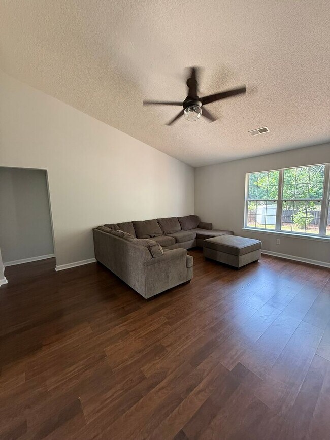 Building Photo - Lexington - Please call Lexington office to view - 803-359-0793
