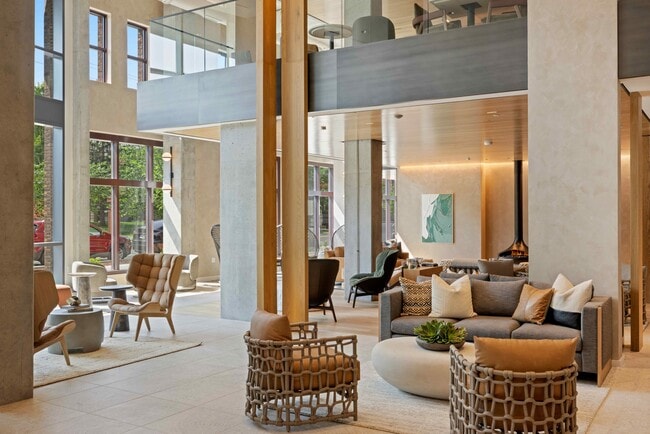 Building Photo - Everly