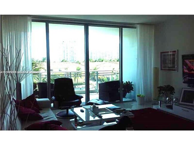 Foto del edificio - 2950 NE 188th St