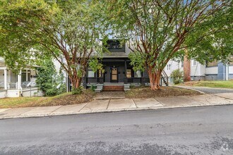 Building Photo - 409 W 1st St