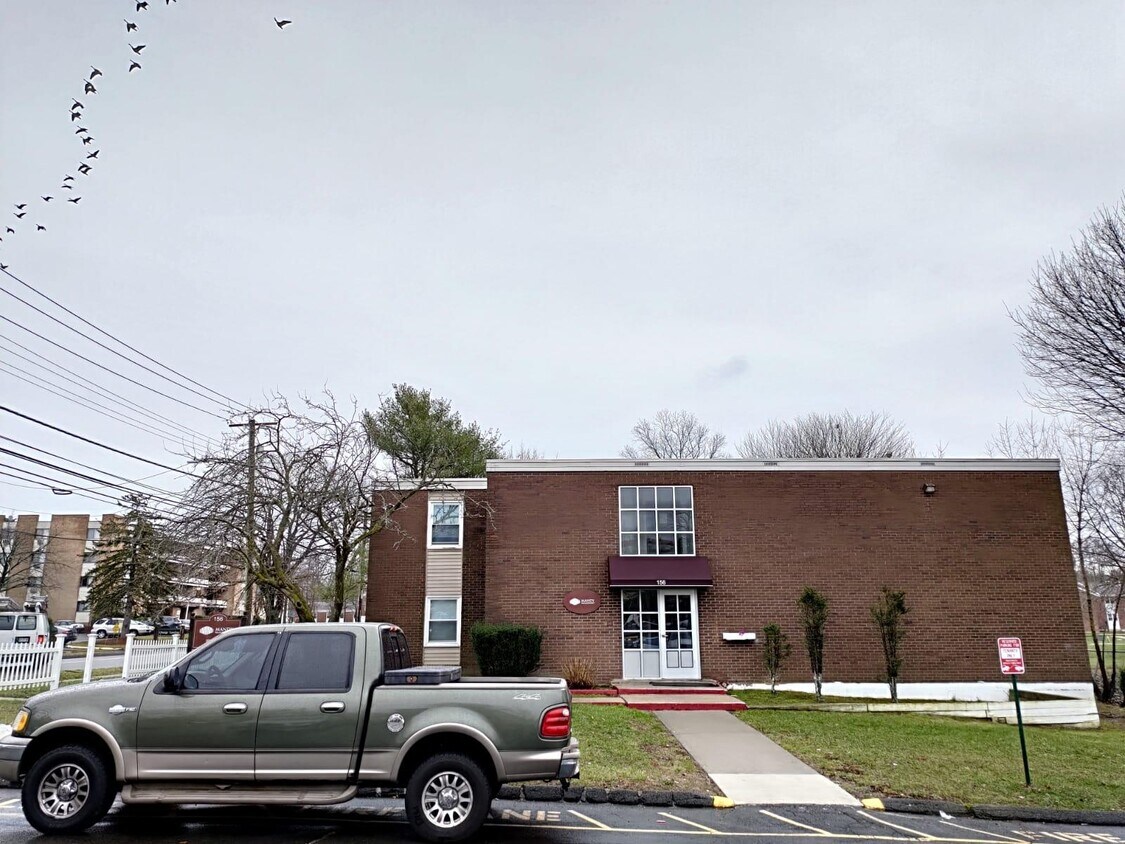 Primary Photo - 156 Bull Hill Ln
