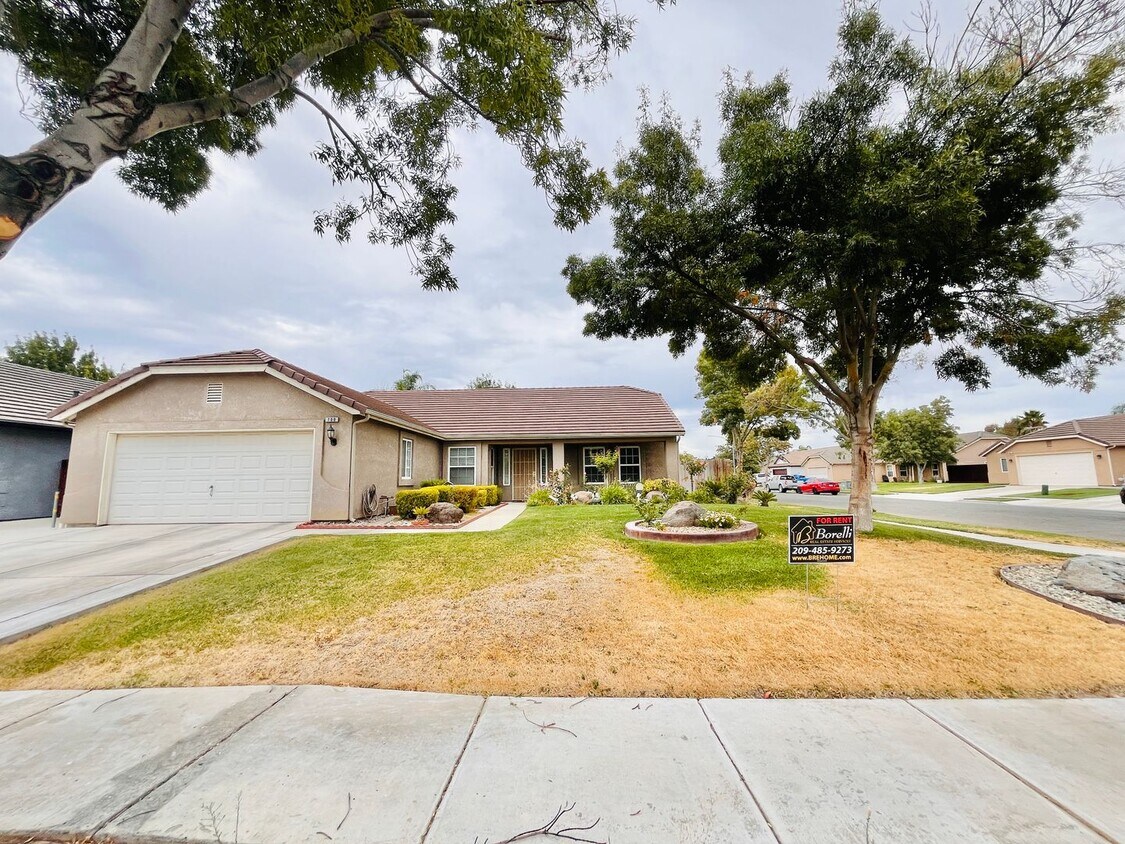 Primary Photo - Charming 4-Bedroom, 2-Bath Home on a Corne...