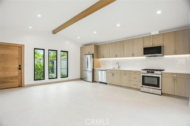 Foto del edificio - 5443 Simpson Ave