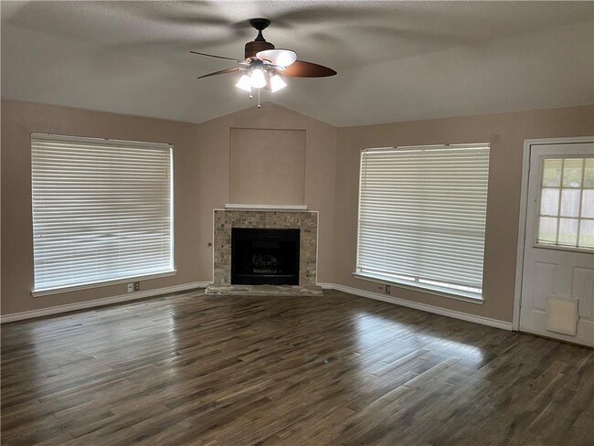 Foto del edificio - 511 Battlecreek Ln