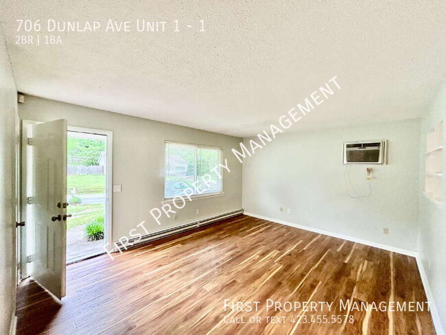 Foto del edificio - 706 Dunlap Ave