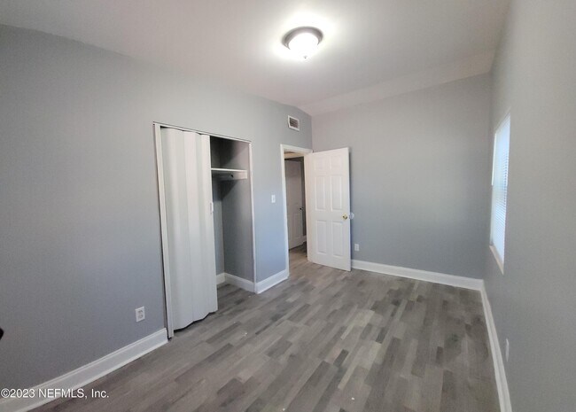 Foto del edificio - 6114 Strawflower Pl