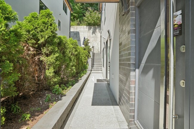 Foto del edificio - 714 Undercliff Ave