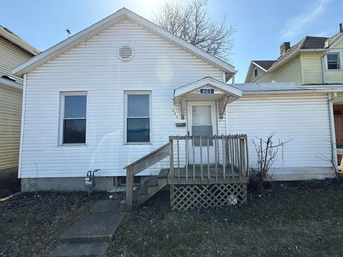 Foto principal - Charming Home Available