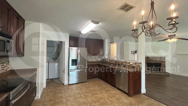 Building Photo - 905 Cedar Creek Dr