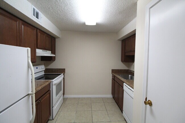 Foto del edificio - Central Pensacola 2-Bed, 1.5-Bath – Modern Updates & Move-In Ready!