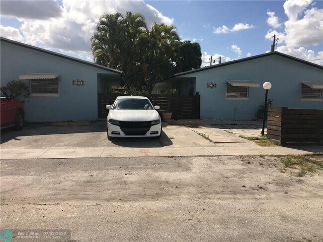 Building Photo - 2224 N 19th Ave