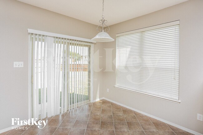 Foto del edificio - 4252 Glen Abbey Dr