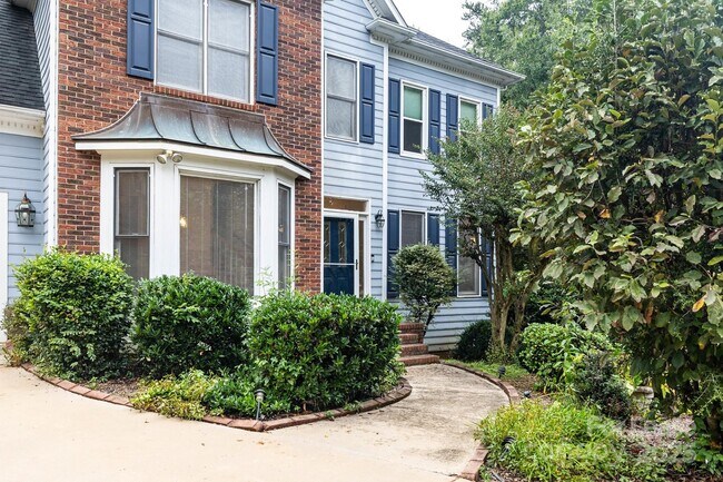 Foto del edificio - 5238 Downing Creek Dr