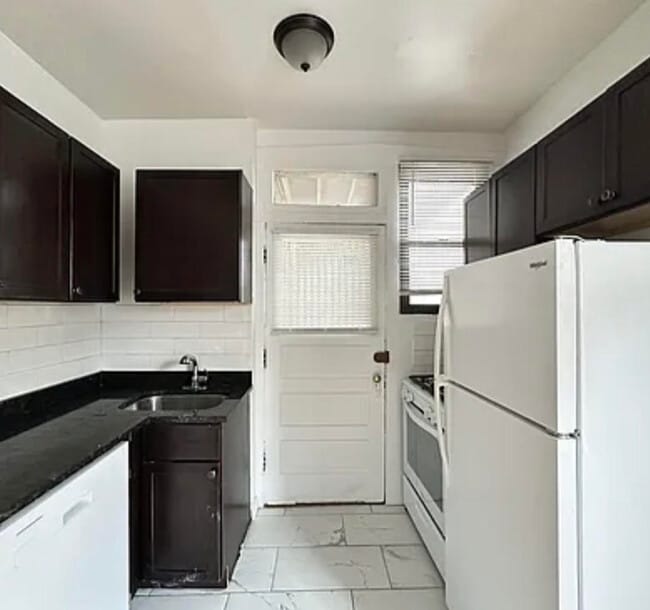 Building Photo - 1321 W Estes Ave