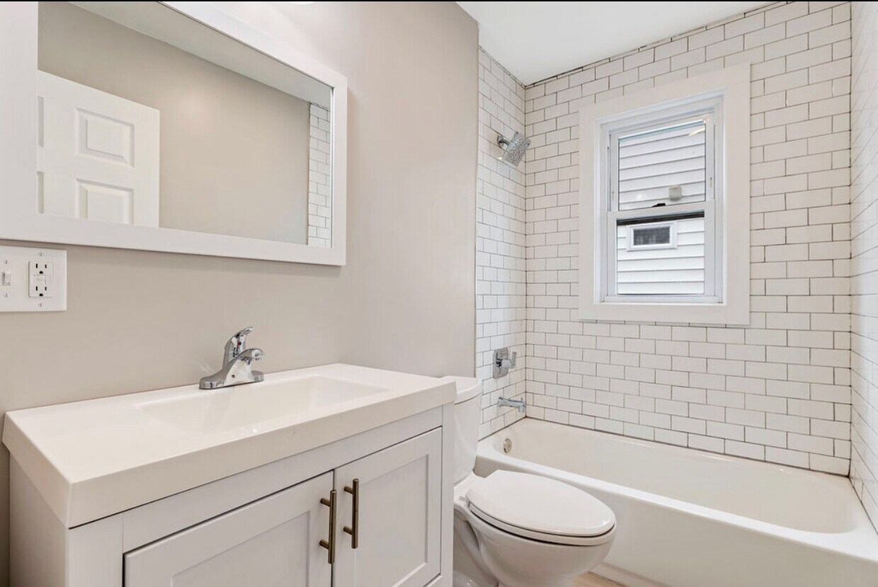 Primary Photo - 121 Oakland Pl