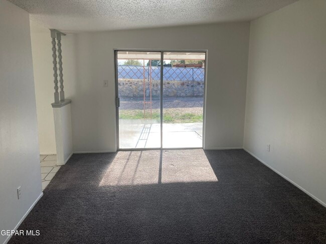 Building Photo - 2105 Villa Plata Dr