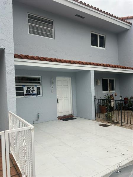 Building Photo - 550 SW 115th Ave