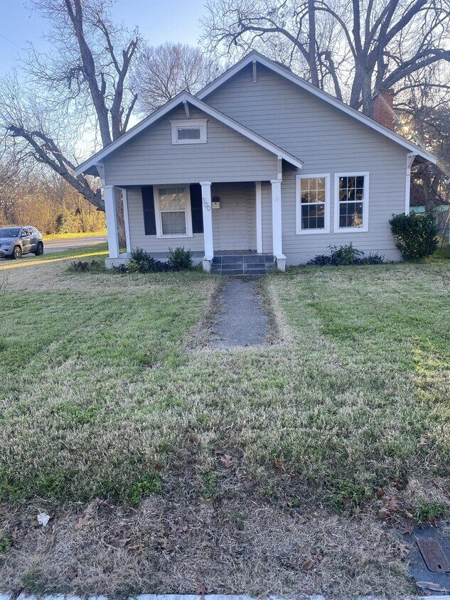 Primary Photo - 300 Hood St