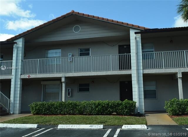 Foto principal - 8770 Royal Palm Blvd