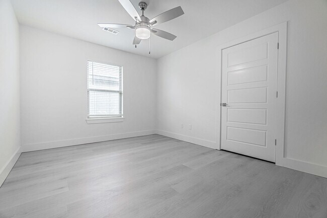 Building Photo - Brand New Townhomes in Bentonville!