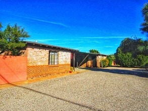 Building Photo - 1202-1208 N Howard Blvd