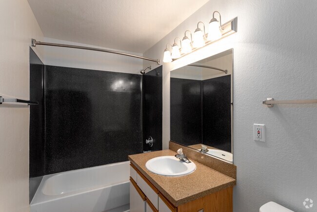 2 habitaciones, 2 baños - 933-1,094 pies cuadrados - Regal Heights