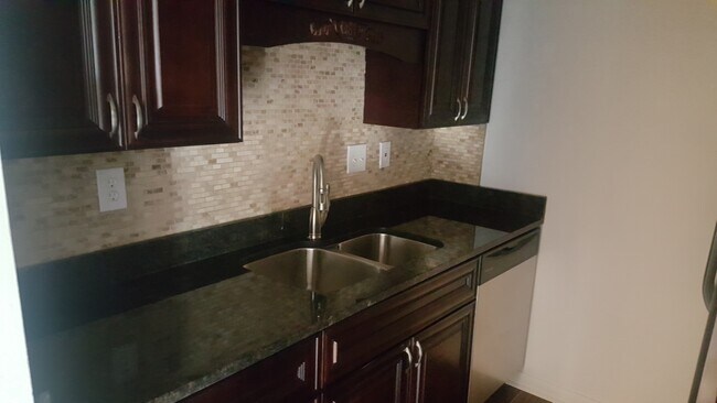 Foto del edificio - 910 W Ocean View Ave