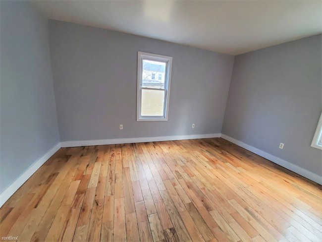 Building Photo - 2 br, 1 bath  - 372 Wainwright St Apt 1