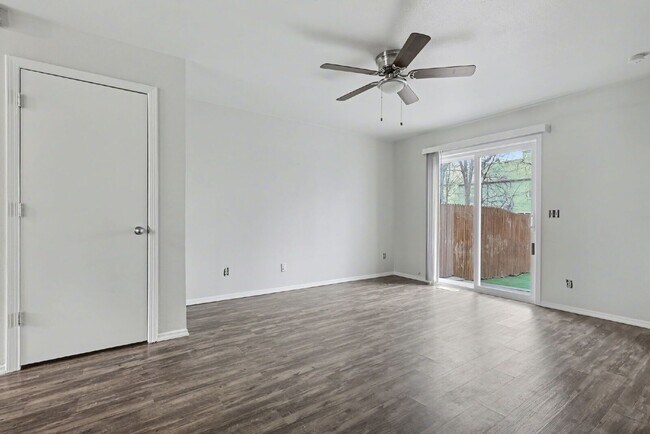 Foto del edificio - 4152 Charleston Dr