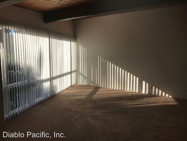 Building Photo - 1331 Ulfinian Way