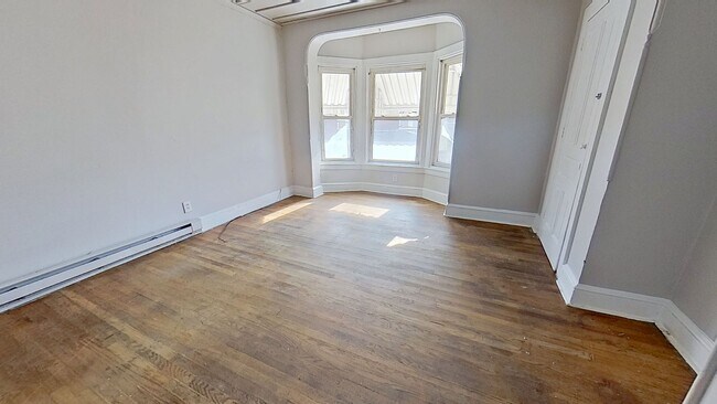 Foto del edificio - Second-Floor Apartment Accepting Housing Vouchers - MOVE IN SPECIAL