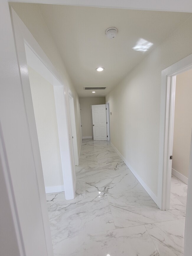 Building Photo - 10175 Laurel Canyon Blvd