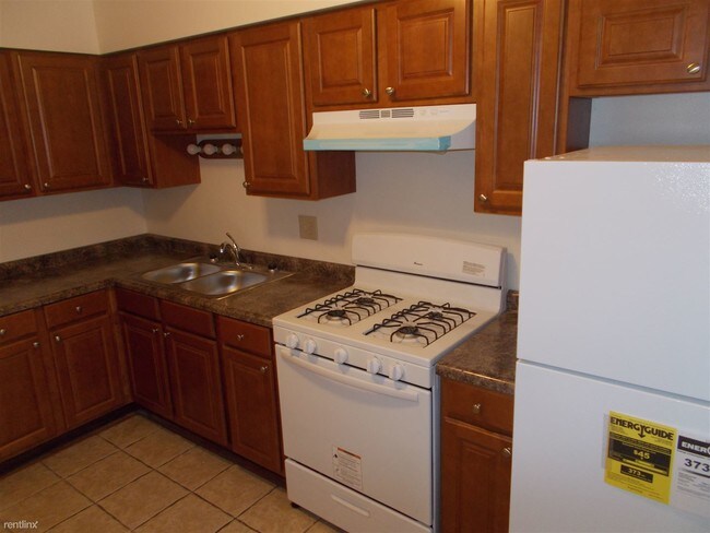 Building Photo - 18555 Hickory Ct