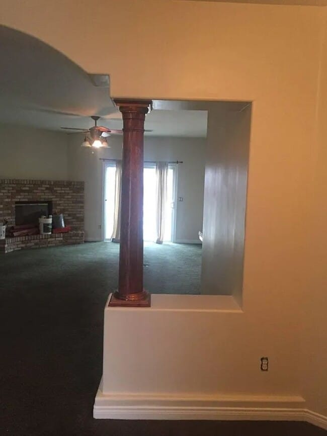 Building Photo - NW Home For Rent with Pool