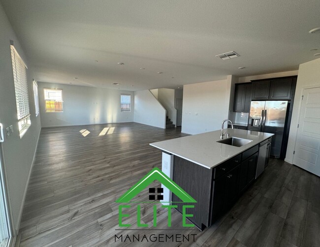 Building Photo - Stunning Brand New 5-Bedroom Home in Sacra...