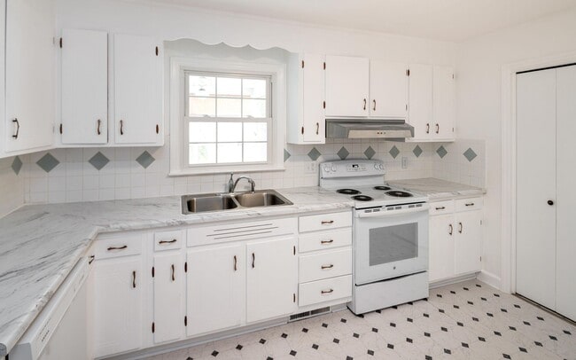 Building Photo - Single Family in Durham- Available Now