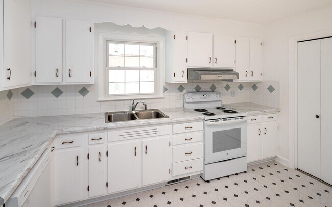 Foto del edificio - Single Family in Durham- Available Now