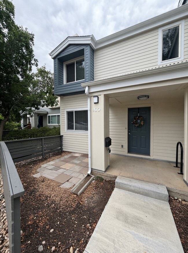Building Photo - 650 Walden Cir