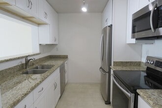 Building Photo - 300 3rd St