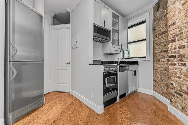 Foto del edificio - 350 W 21st St