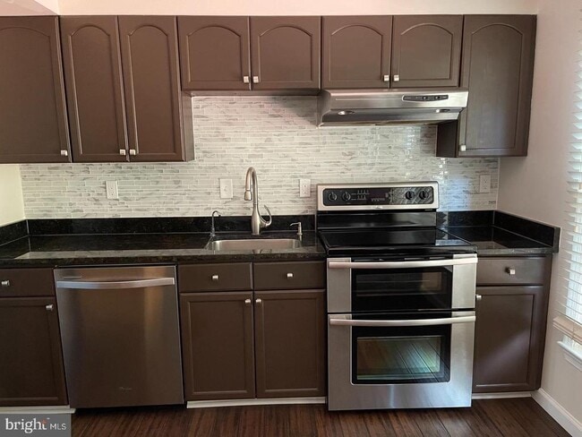 Foto del edificio - 4 Plum Grove Way