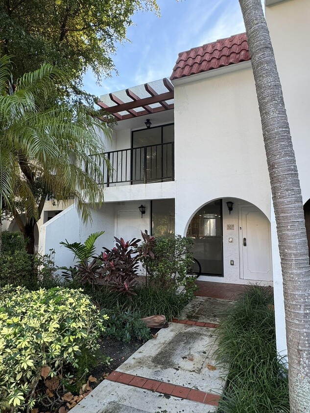 Foto principal - 450 Grapetree Dr