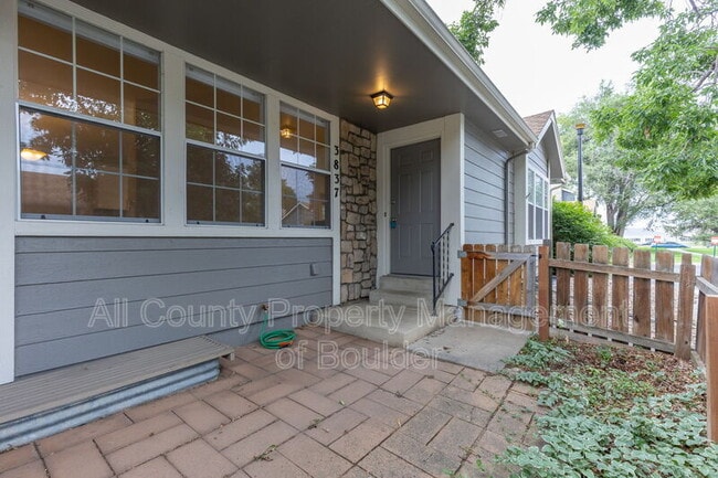 Building Photo - 3837 Paseo del Prado St