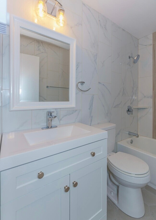 Foto del edificio - 128 Rockefeller Rd