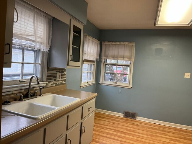 Building Photo - Coming Soon 2 Bedroom Ranch with office