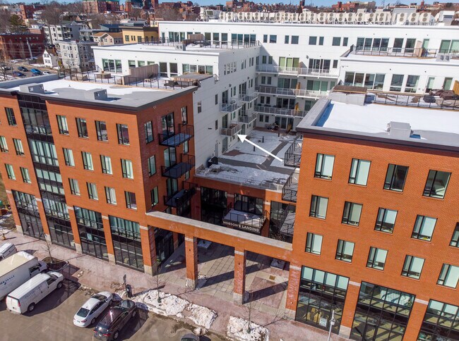Building Photo - 383 Commercial St